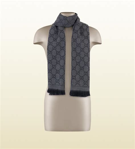 gg jacquard pattern knitted scarf.